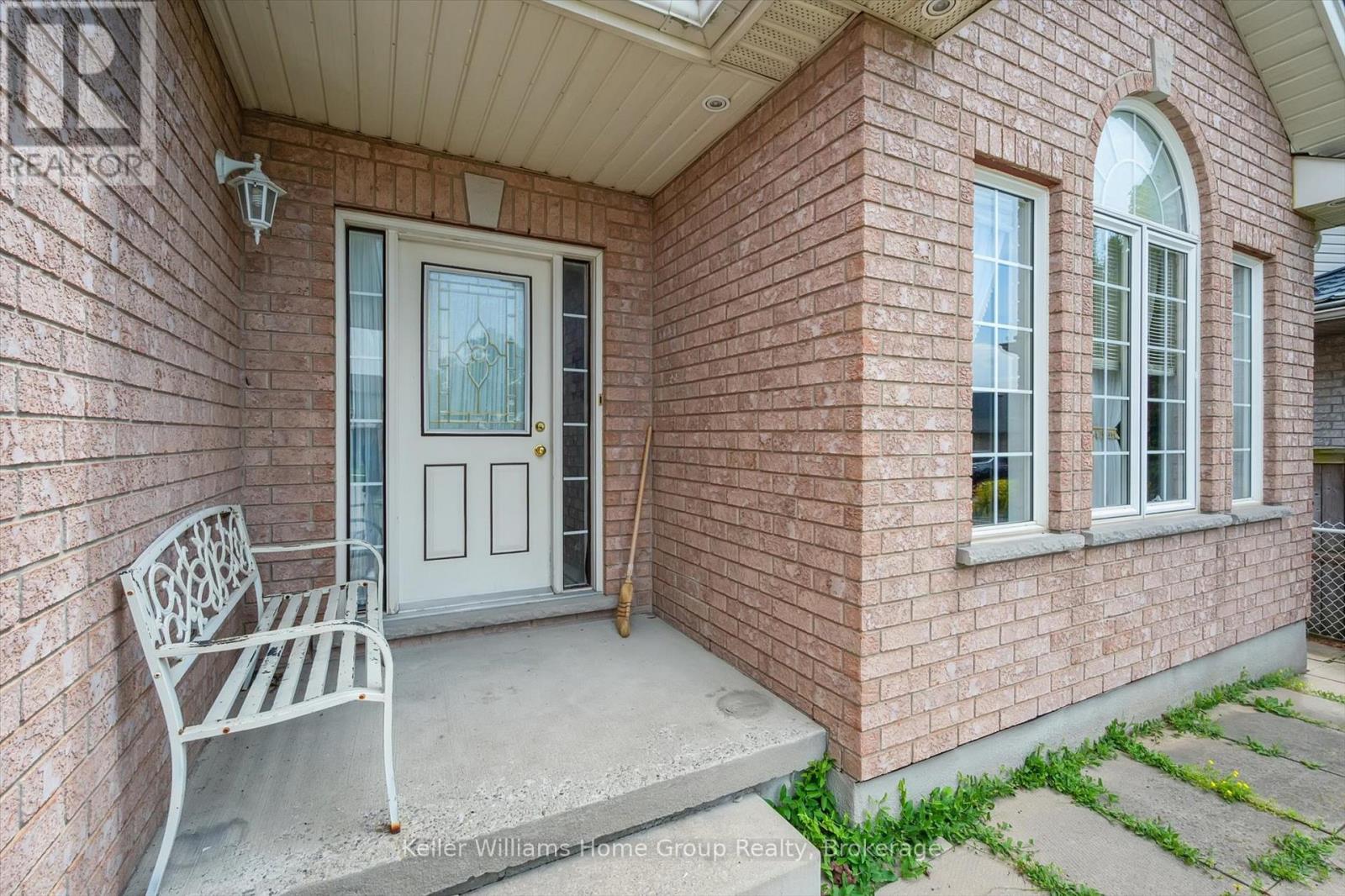 35 Creekside Drive, Guelph, Ontario  N1E 0C2 - Photo 5 - X12188810