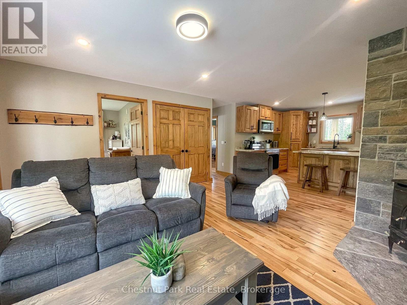 23 Maple Drive, Northern Bruce Peninsula, Ontario  N0H 1Z0 - Photo 9 - X12188904