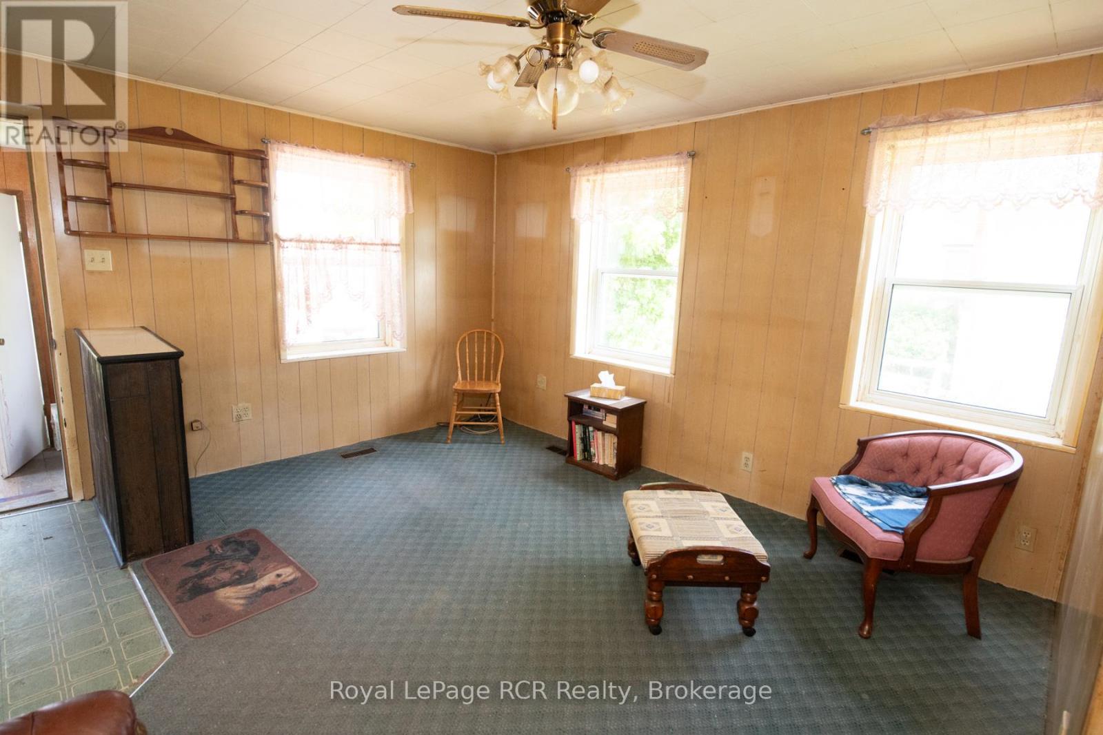 450 James Street W, Wellington North, Ontario  N0G 2L3 - Photo 10 - X12189027
