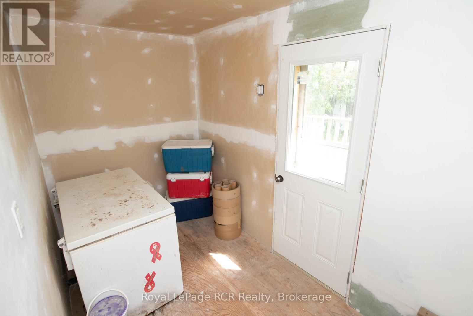 450 James Street W, Wellington North, Ontario  N0G 2L3 - Photo 13 - X12189027