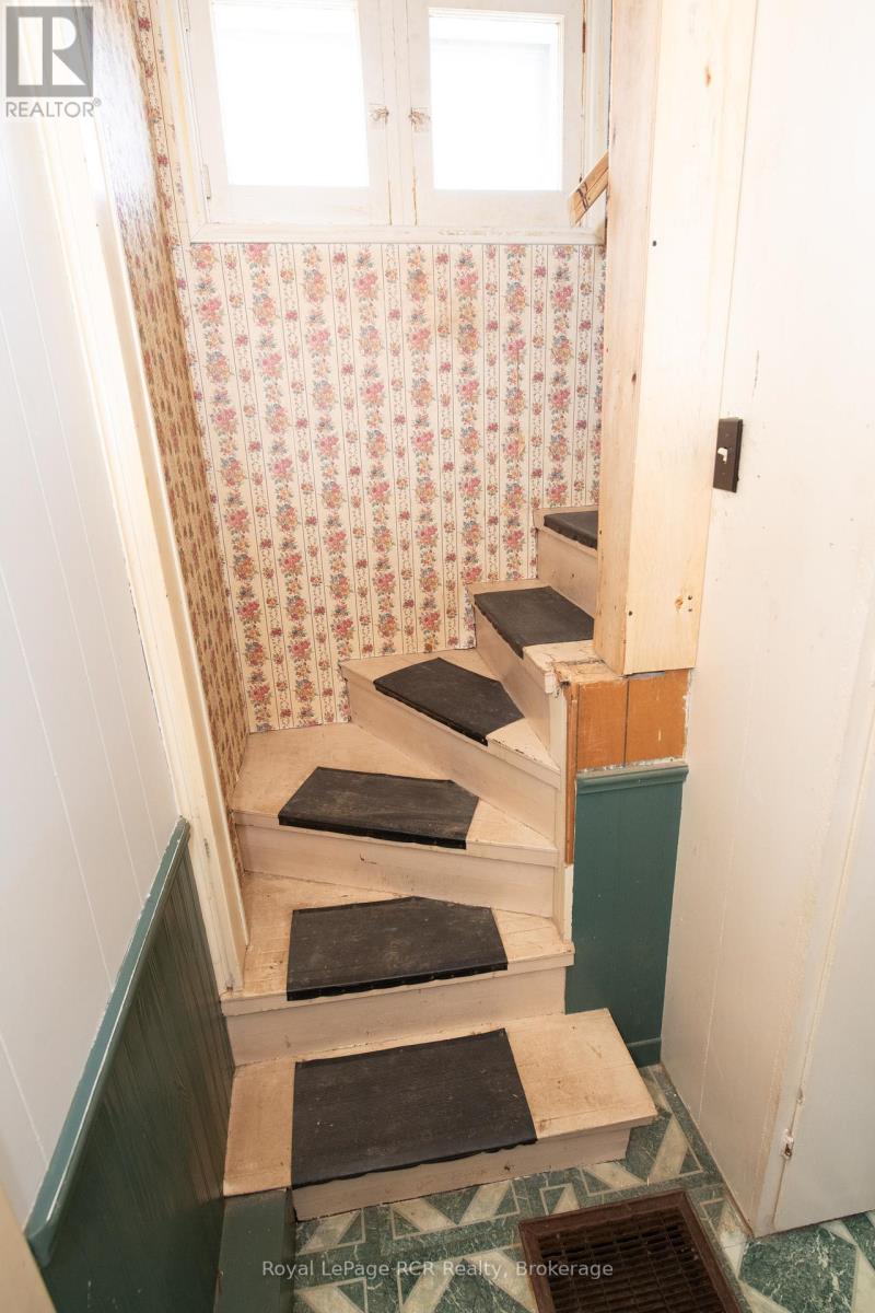 450 James Street W, Wellington North, Ontario  N0G 2L3 - Photo 14 - X12189027
