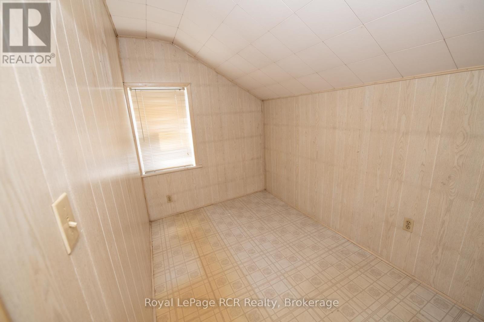 450 James Street W, Wellington North, Ontario  N0G 2L3 - Photo 18 - X12189027