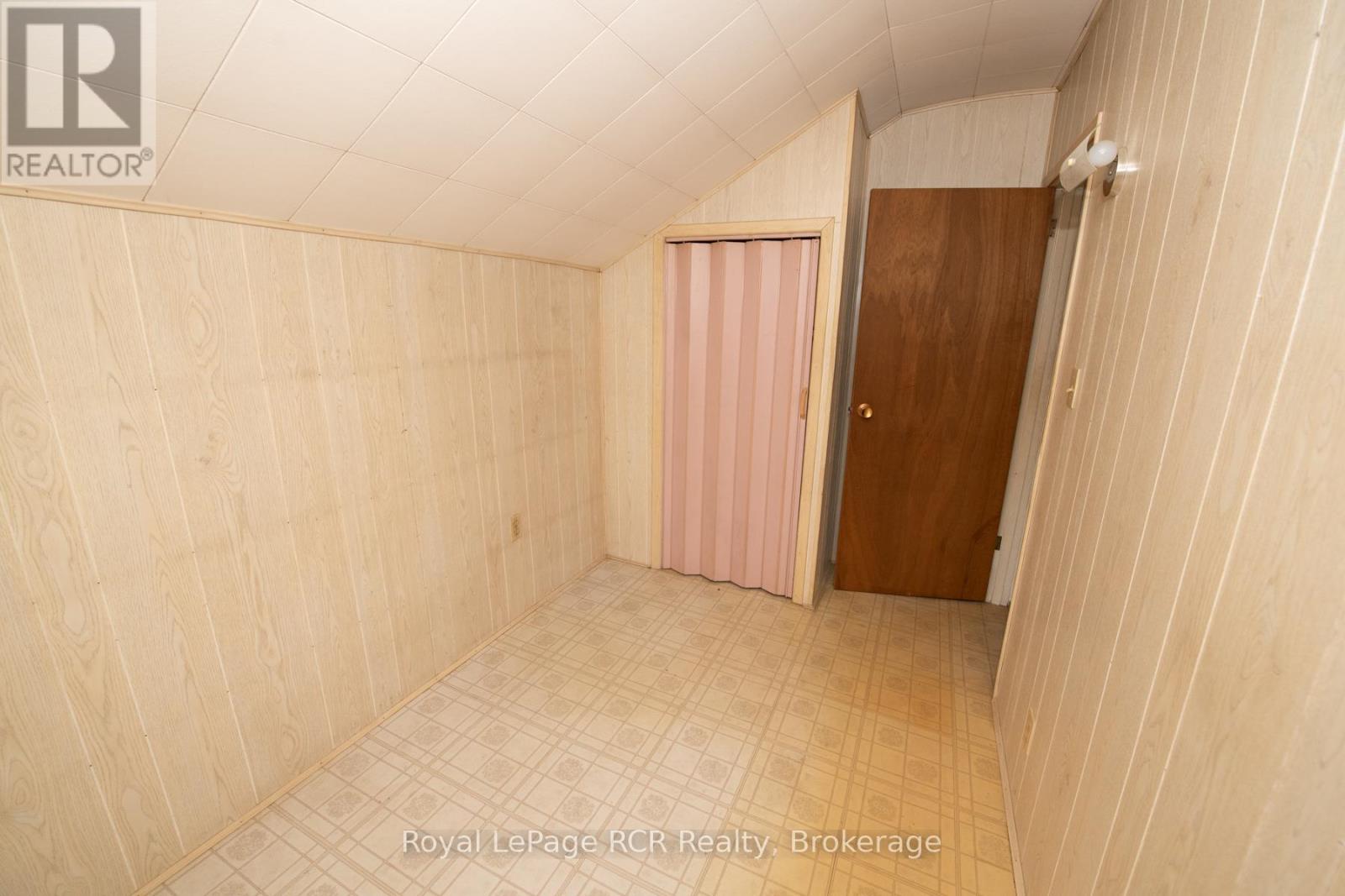 450 James Street W, Wellington North, Ontario  N0G 2L3 - Photo 19 - X12189027