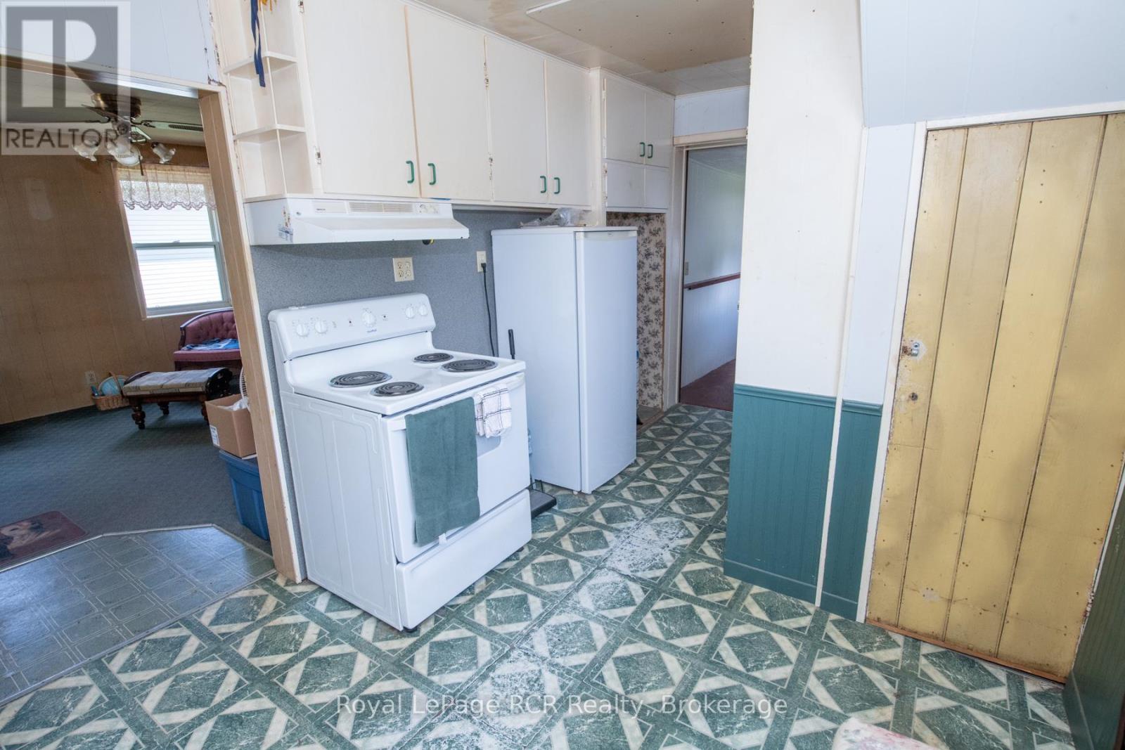 450 James Street W, Wellington North, Ontario  N0G 2L3 - Photo 3 - X12189027