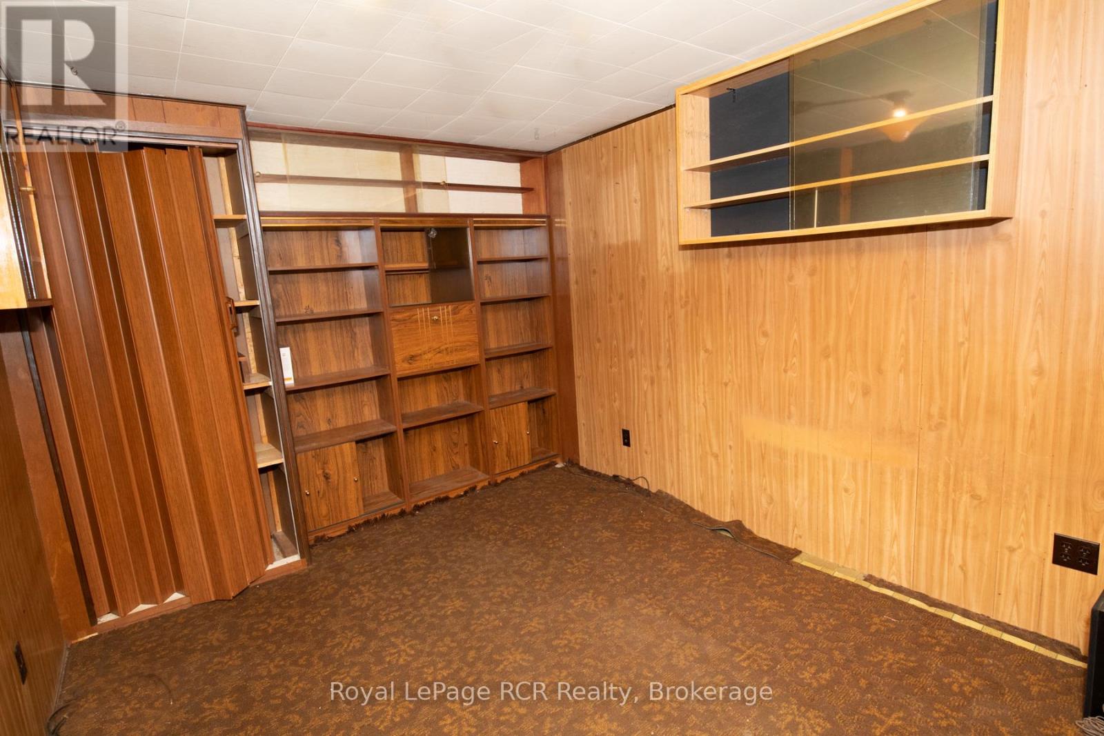 450 James Street W, Wellington North, Ontario  N0G 2L3 - Photo 5 - X12189027