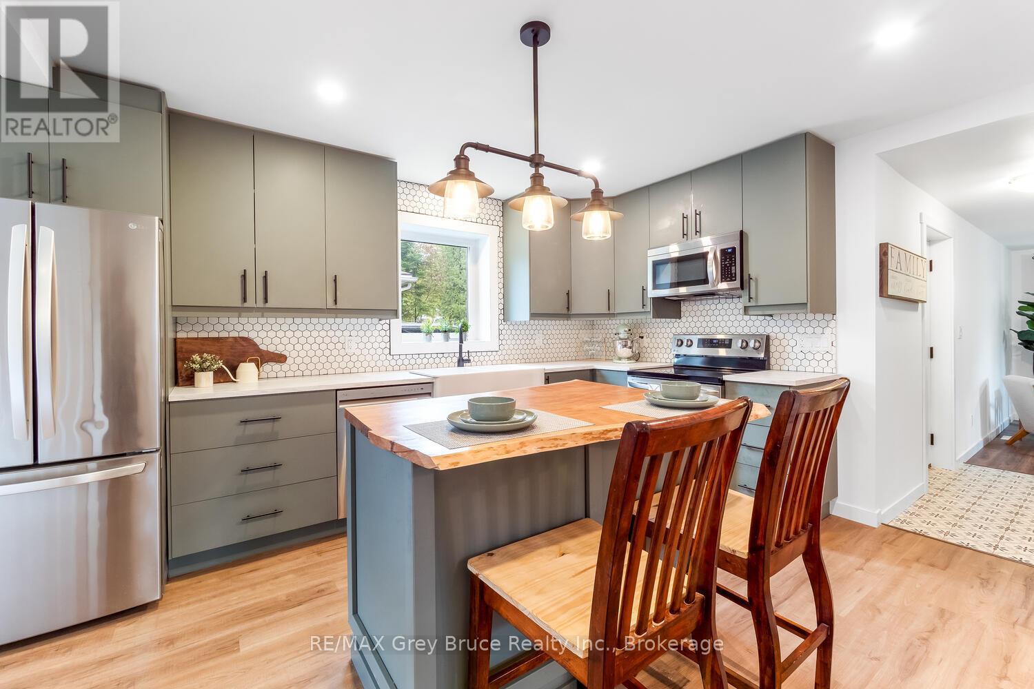 502 Gould Street, South Bruce Peninsula, Ontario  N0H 2T0 - Photo 10 - X12189120