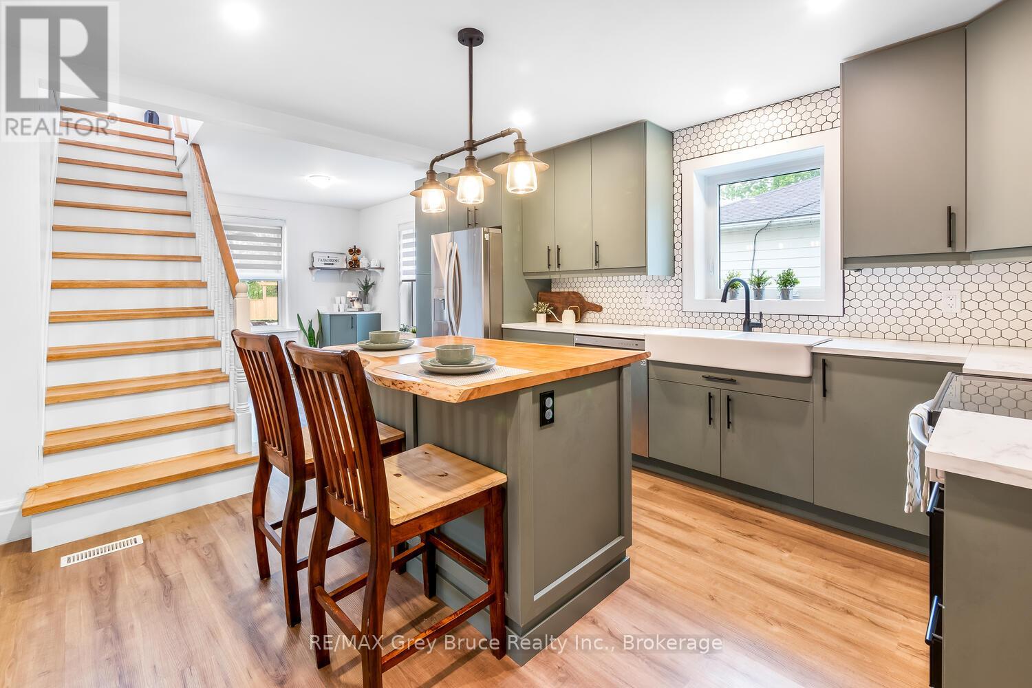 502 Gould Street, South Bruce Peninsula, Ontario  N0H 2T0 - Photo 11 - X12189120