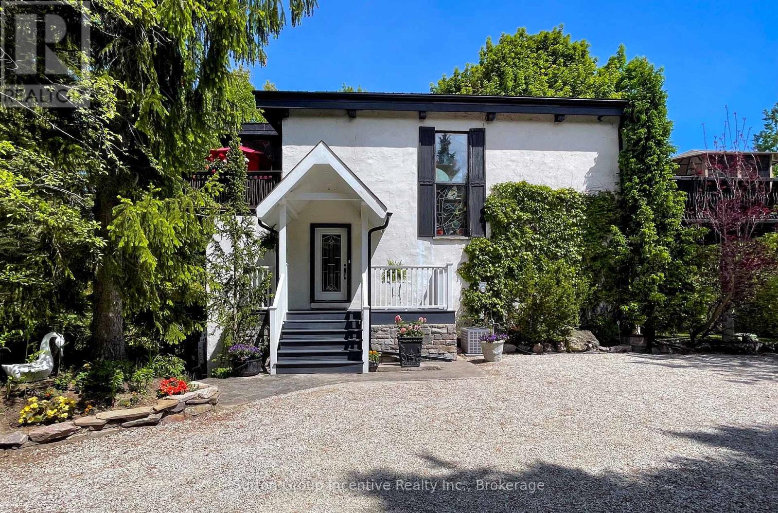 187 Arlberg Crescent, Blue Mountains, Ontario  L9Y 0M1 - Photo 1 - X12189243
