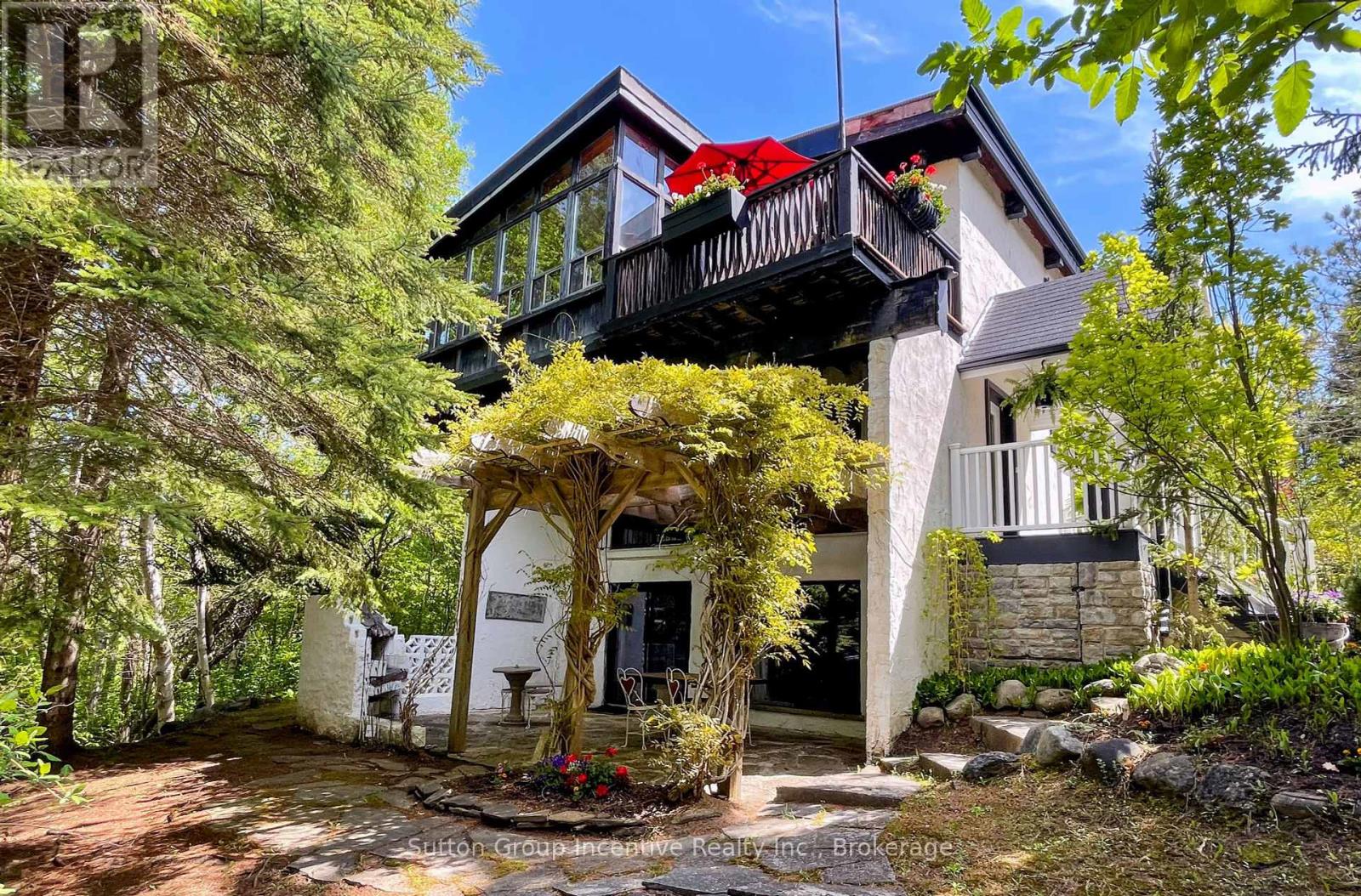 187 Arlberg Crescent, Blue Mountains, Ontario  L9Y 0M1 - Photo 3 - X12189243