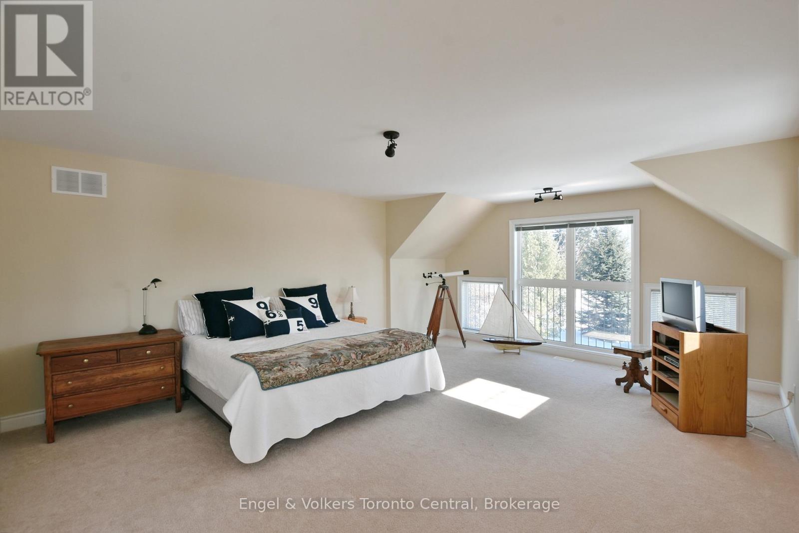 47 Meadowbrook Lane, Blue Mountains, Ontario  N0H 2P0 - Photo 16 - X12189196