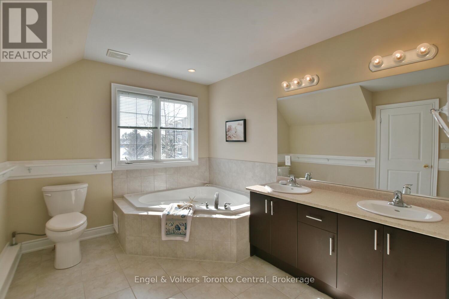 47 Meadowbrook Lane, Blue Mountains, Ontario  N0H 2P0 - Photo 18 - X12189196