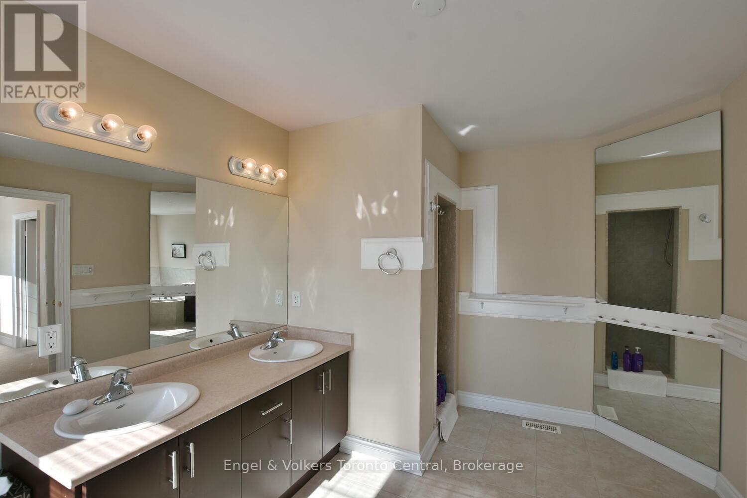 47 Meadowbrook Lane, Blue Mountains, Ontario  N0H 2P0 - Photo 19 - X12189196