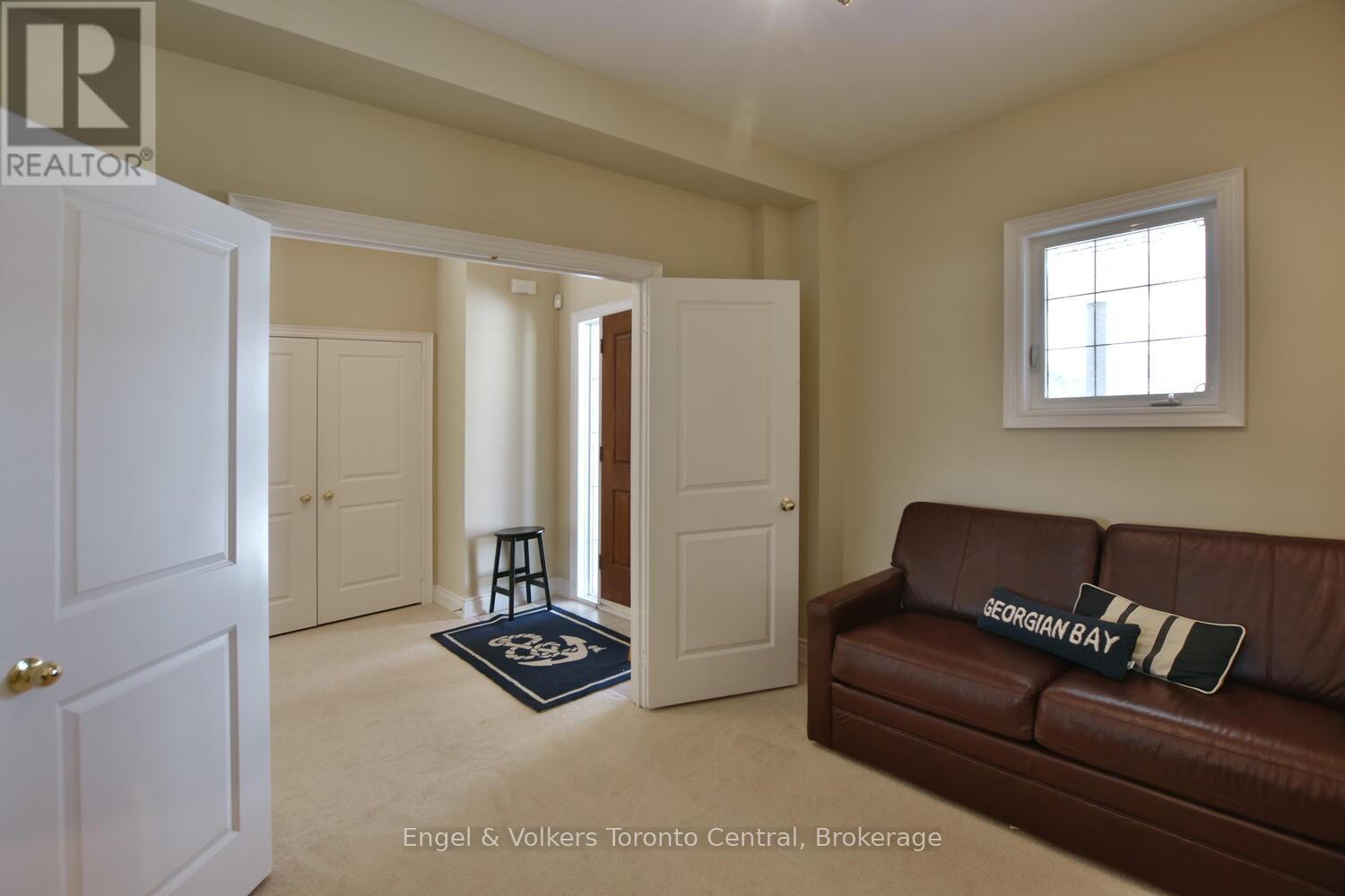47 Meadowbrook Lane, Blue Mountains, Ontario  N0H 2P0 - Photo 9 - X12189196