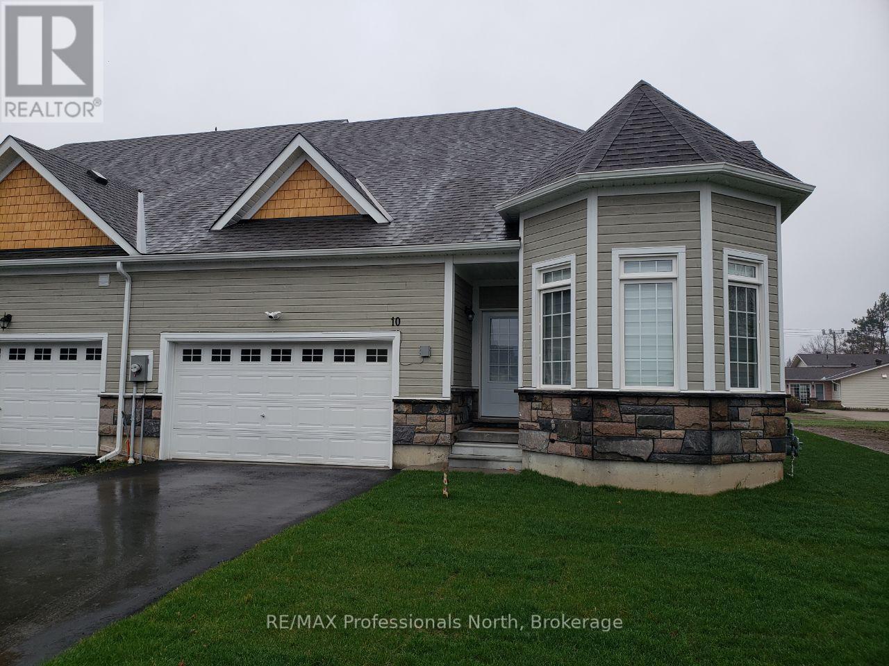 10 Durham Road, Bracebridge, Ontario  P1L 0B7 - Photo 2 - X12189490