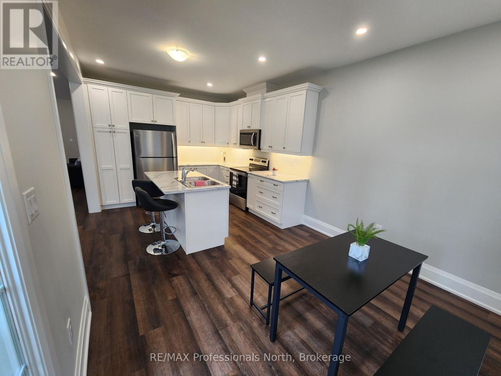 10 Durham Road, Bracebridge, Ontario  P1L 0B7 - Photo 4 - X12189490