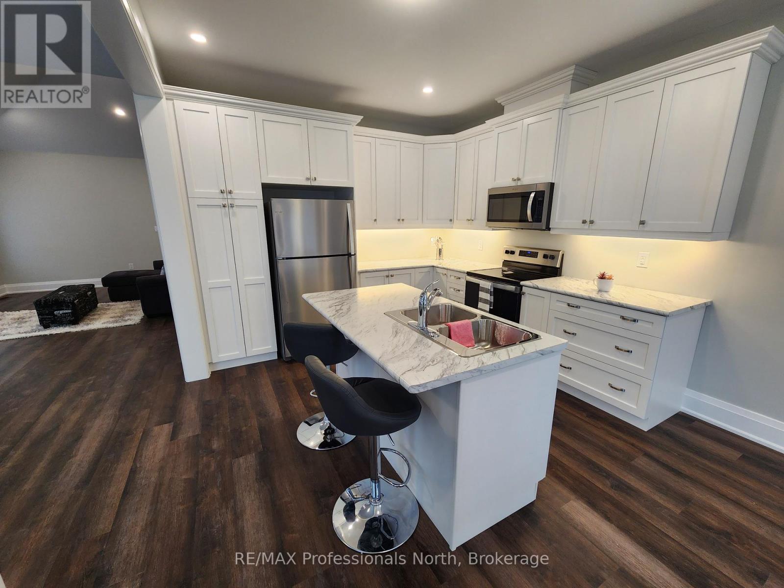 10 Durham Road, Bracebridge, Ontario  P1L 0B7 - Photo 5 - X12189490