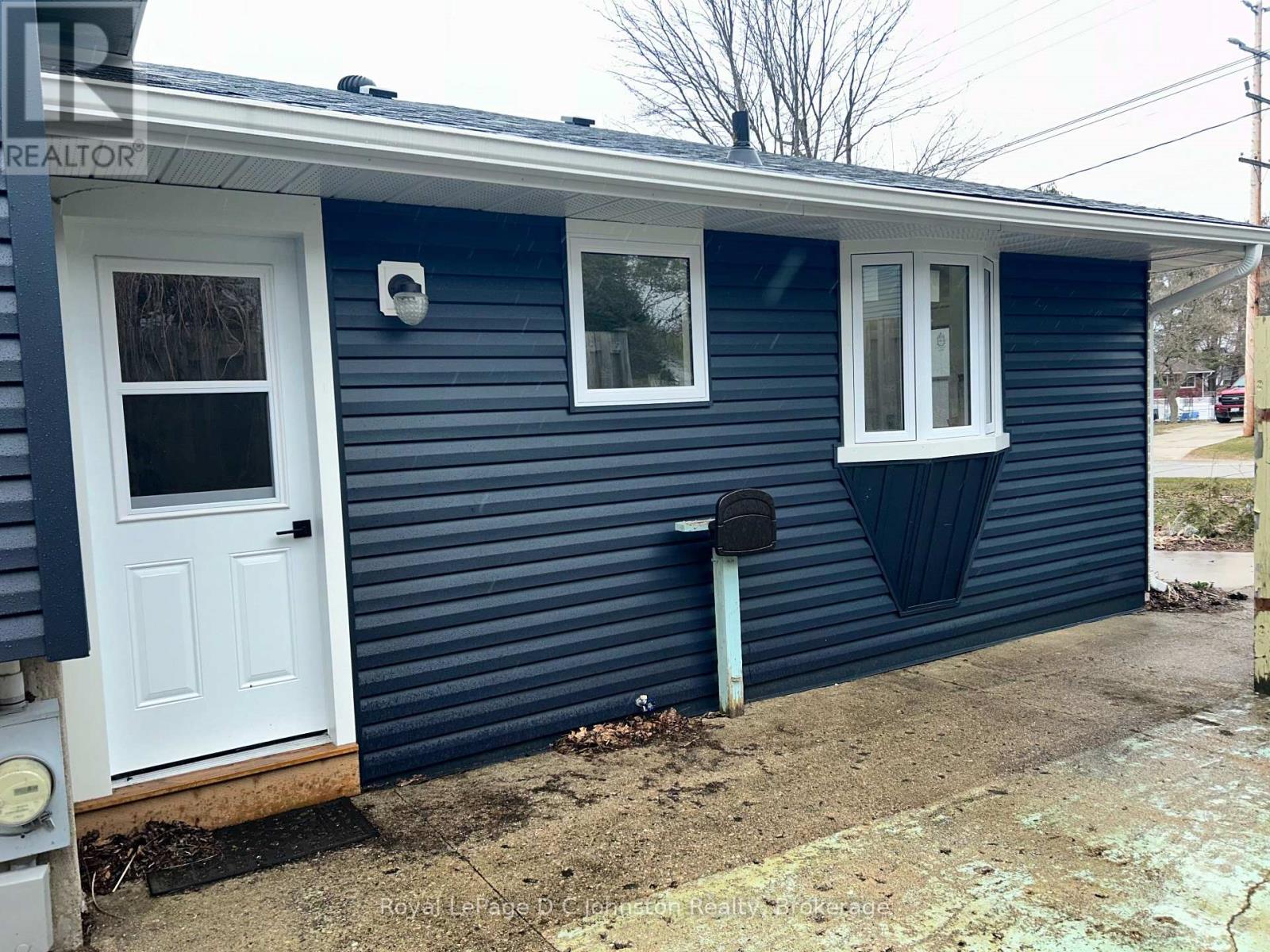 816 River Street E, Saugeen Shores, Ontario  N0H 2C4 - Photo 25 - X12189604
