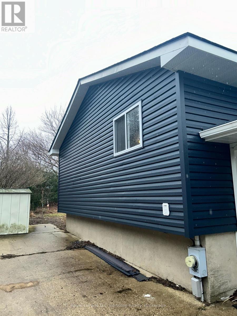 816 River Street E, Saugeen Shores, Ontario  N0H 2C4 - Photo 27 - X12189604