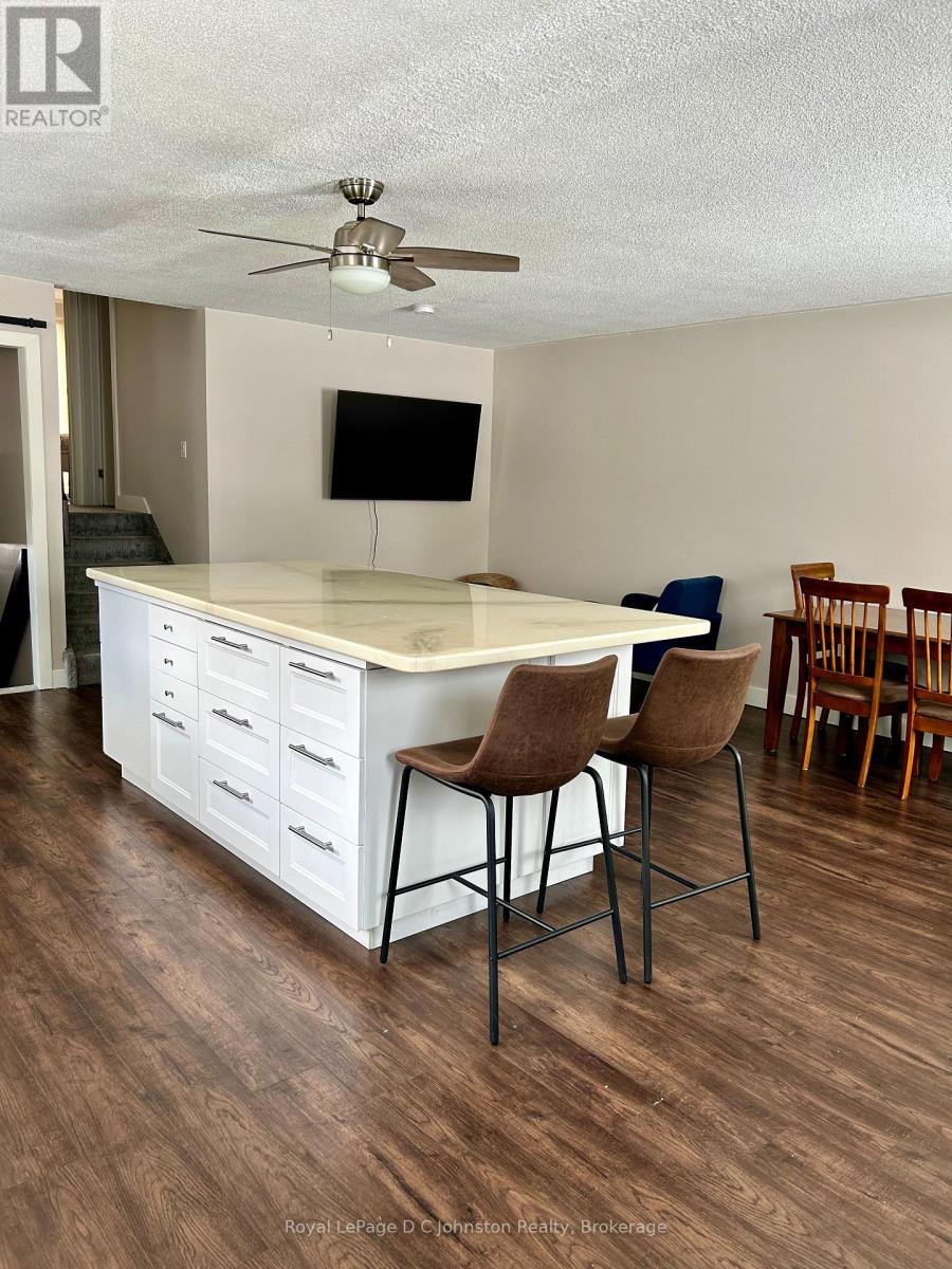 816 River Street E, Saugeen Shores, Ontario  N0H 2C4 - Photo 6 - X12189604