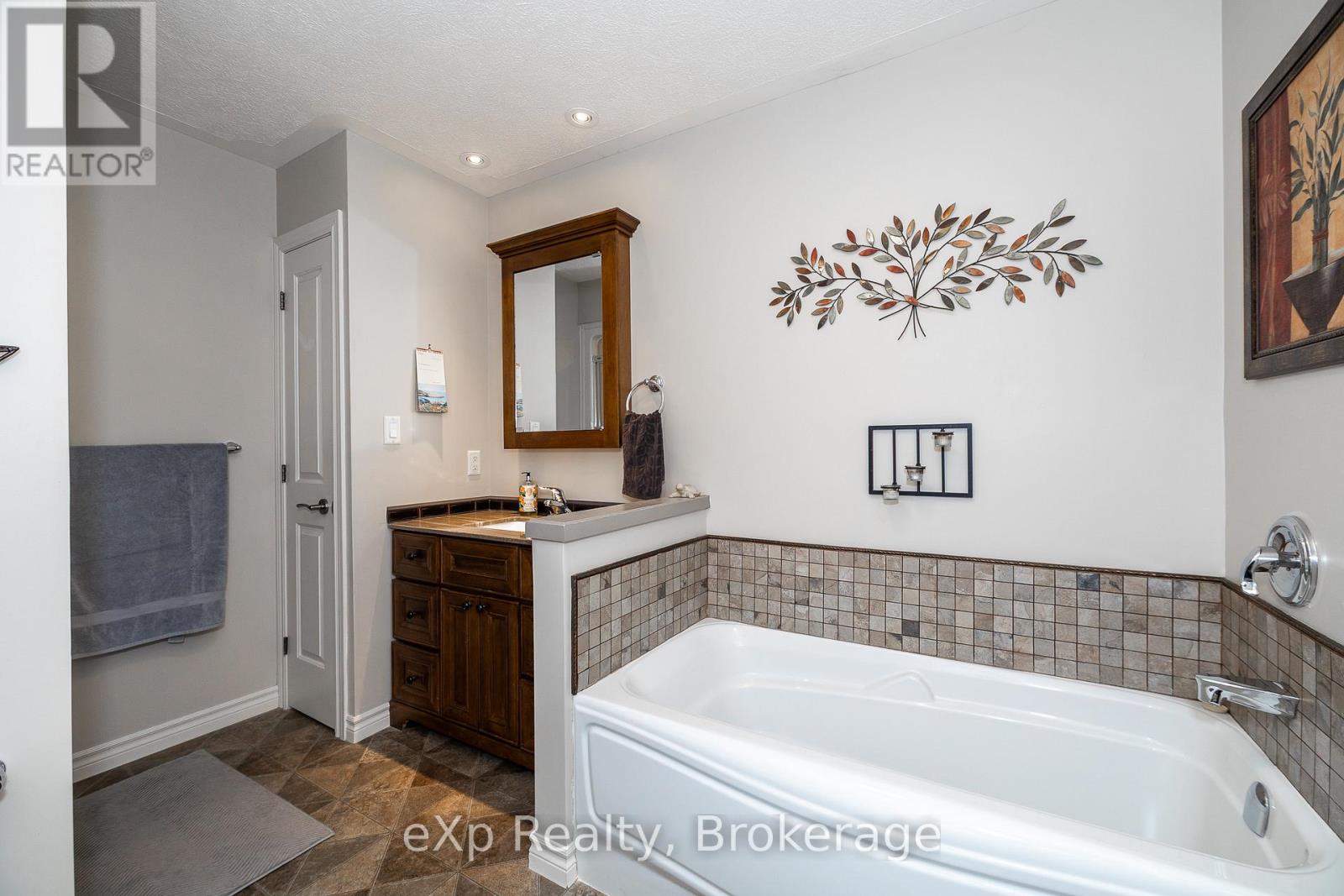 918 5th Avenue 'a' E, Owen Sound, Ontario  N4K 0C1 - Photo 21 - X12189710