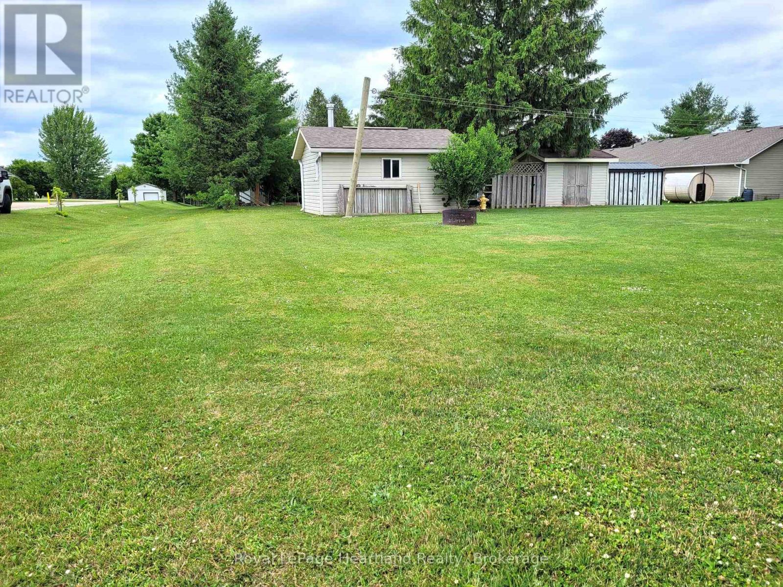 20 Crawford Street, North Huron, Ontario  N0G 2W0 - Photo 29 - X12190023