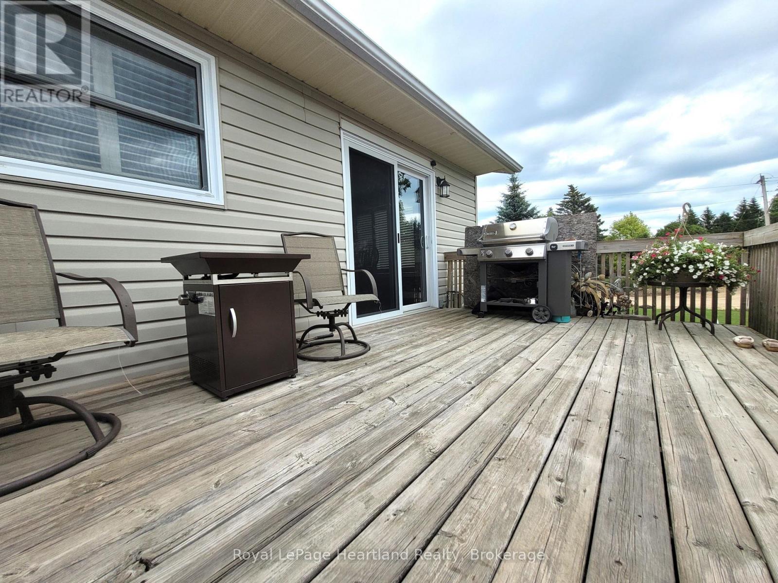 20 Crawford Street, North Huron, Ontario  N0G 2W0 - Photo 30 - X12190023