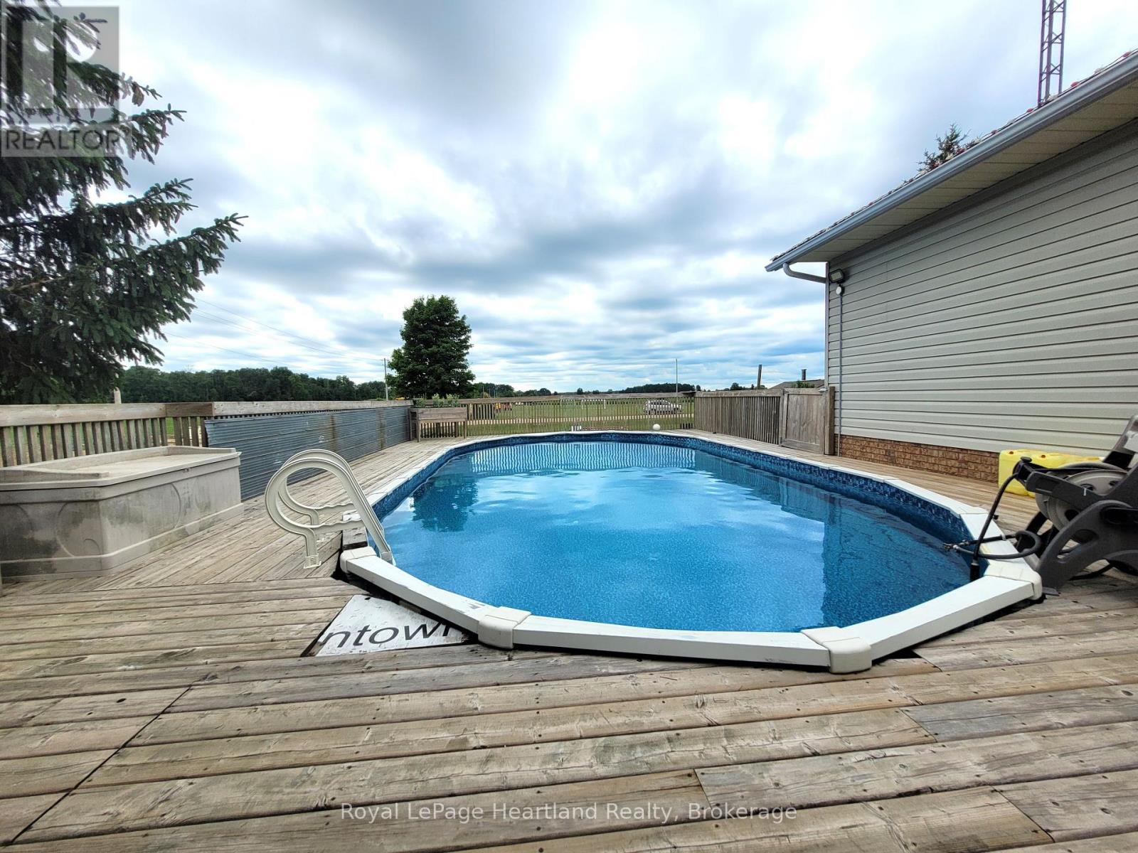 20 Crawford Street, North Huron, Ontario  N0G 2W0 - Photo 31 - X12190023
