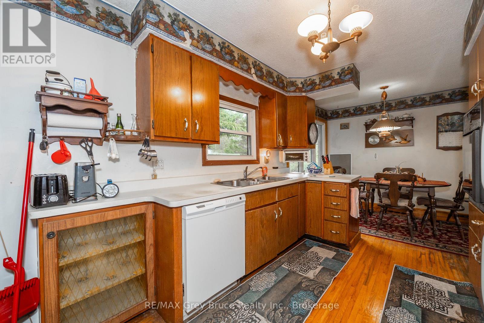 564 Municipal Road, South Bruce Peninsula, Ontario  N0H 2G0 - Photo 11 - X12190070