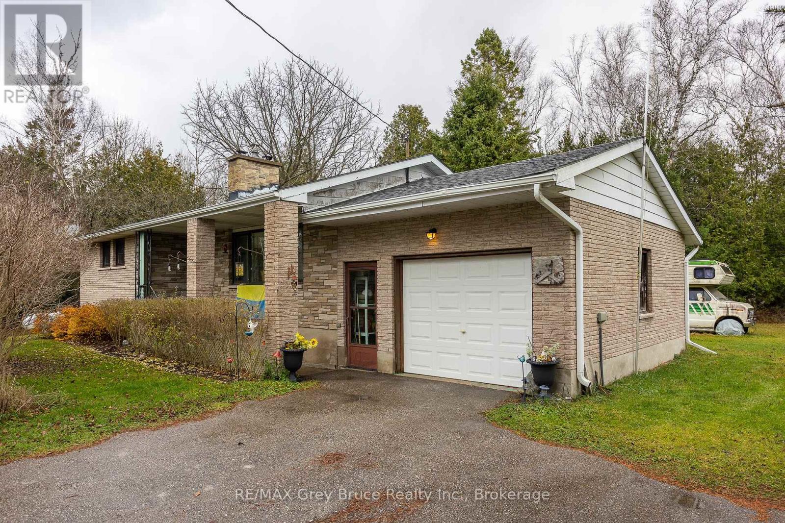 564 Municipal Road, South Bruce Peninsula, Ontario  N0H 2G0 - Photo 2 - X12190070