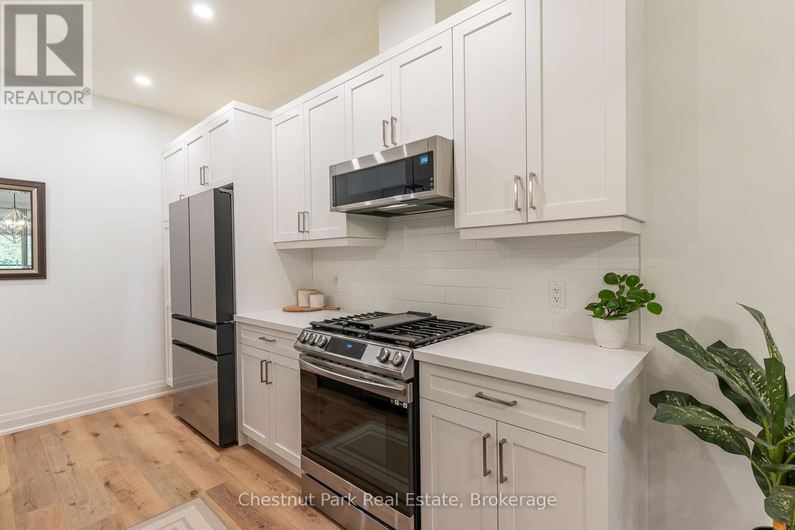 55 Jack Street, Huntsville, Ontario  P1H 0G4 - Photo 10 - X12190107