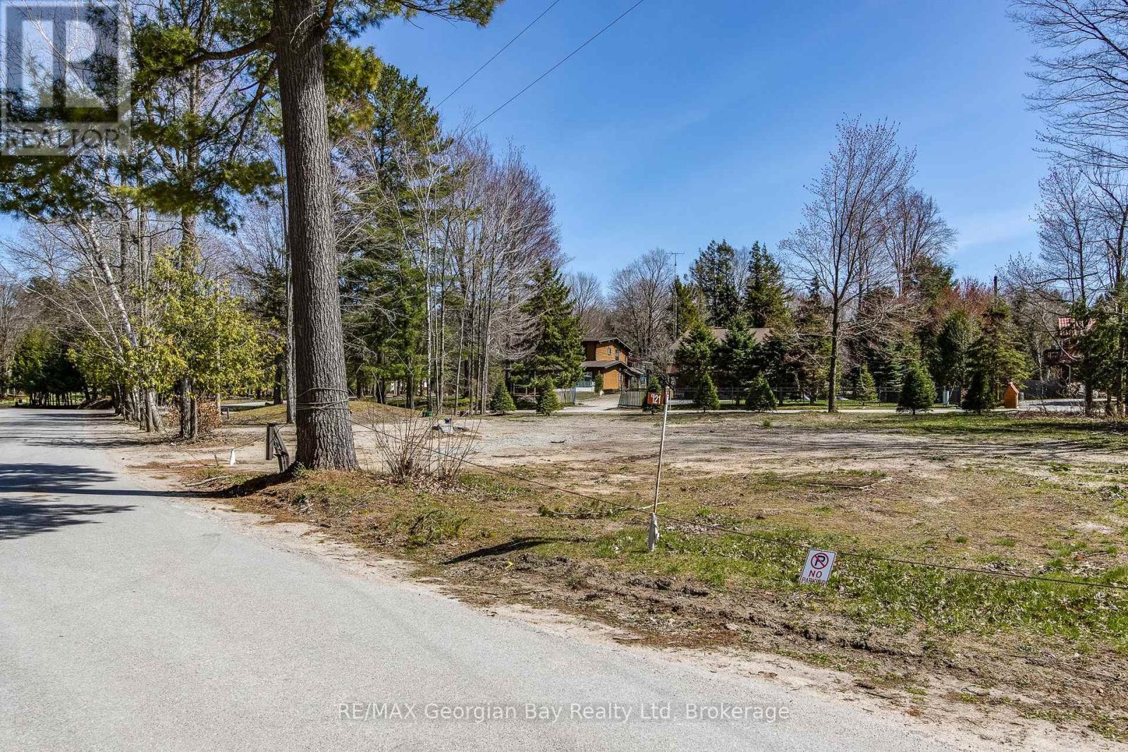 121 Green Point Road, Tiny, Ontario  L9M 0M7 - Photo 15 - S12190486