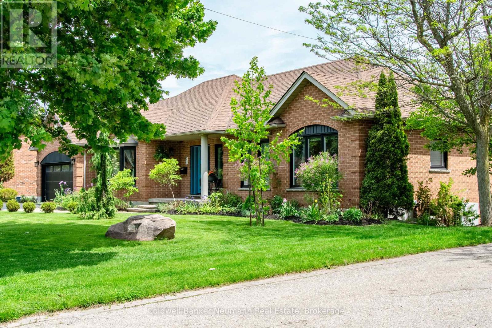 27 Cross Creek Boulevard, Guelph/eramosa, Ontario  N1H 6J2 - Photo 3 - X12191218
