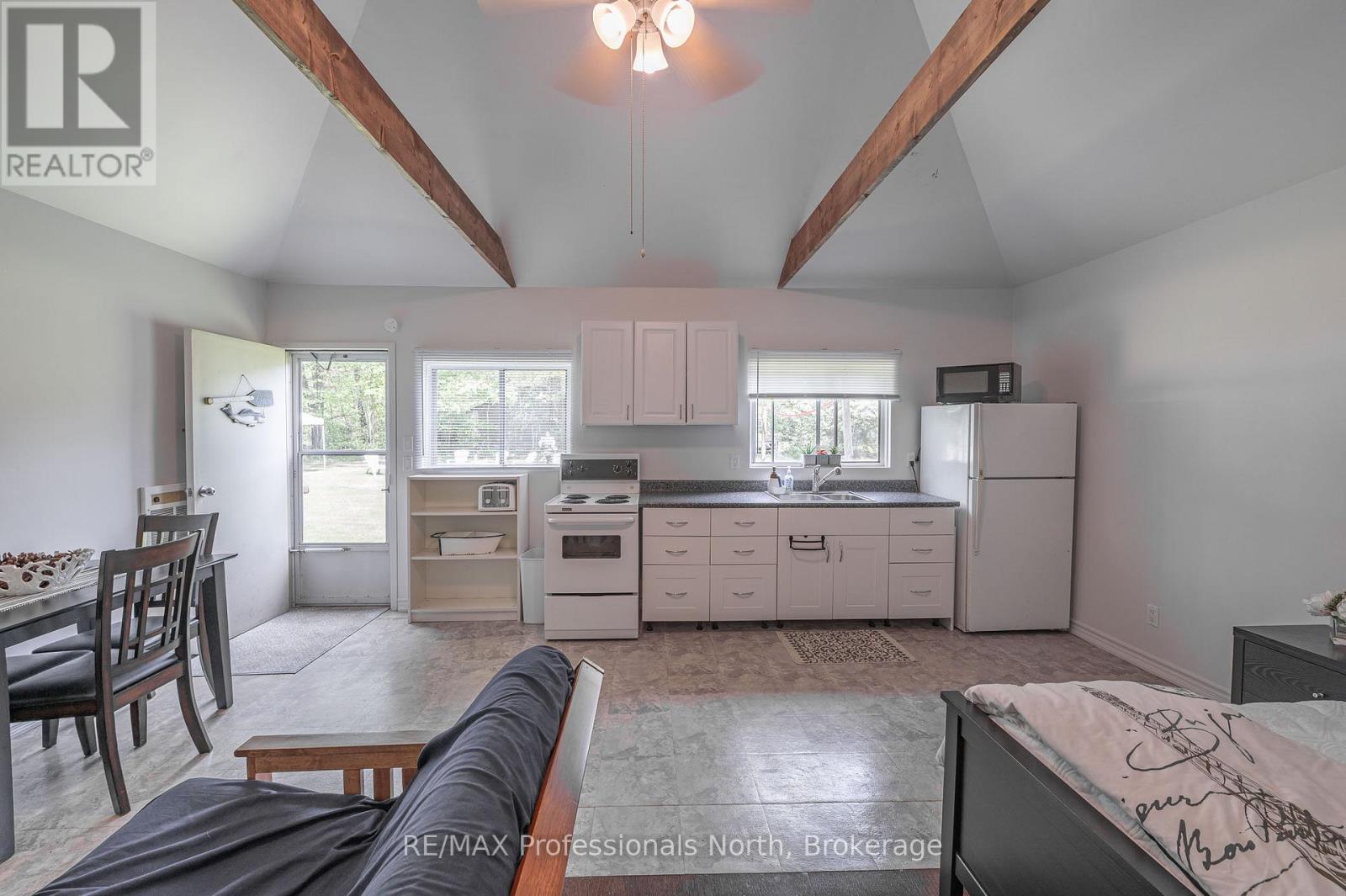 24 Relax Avenue, Kawartha Lakes, Ontario  K0M 2L0 - Photo 20 - X12191518