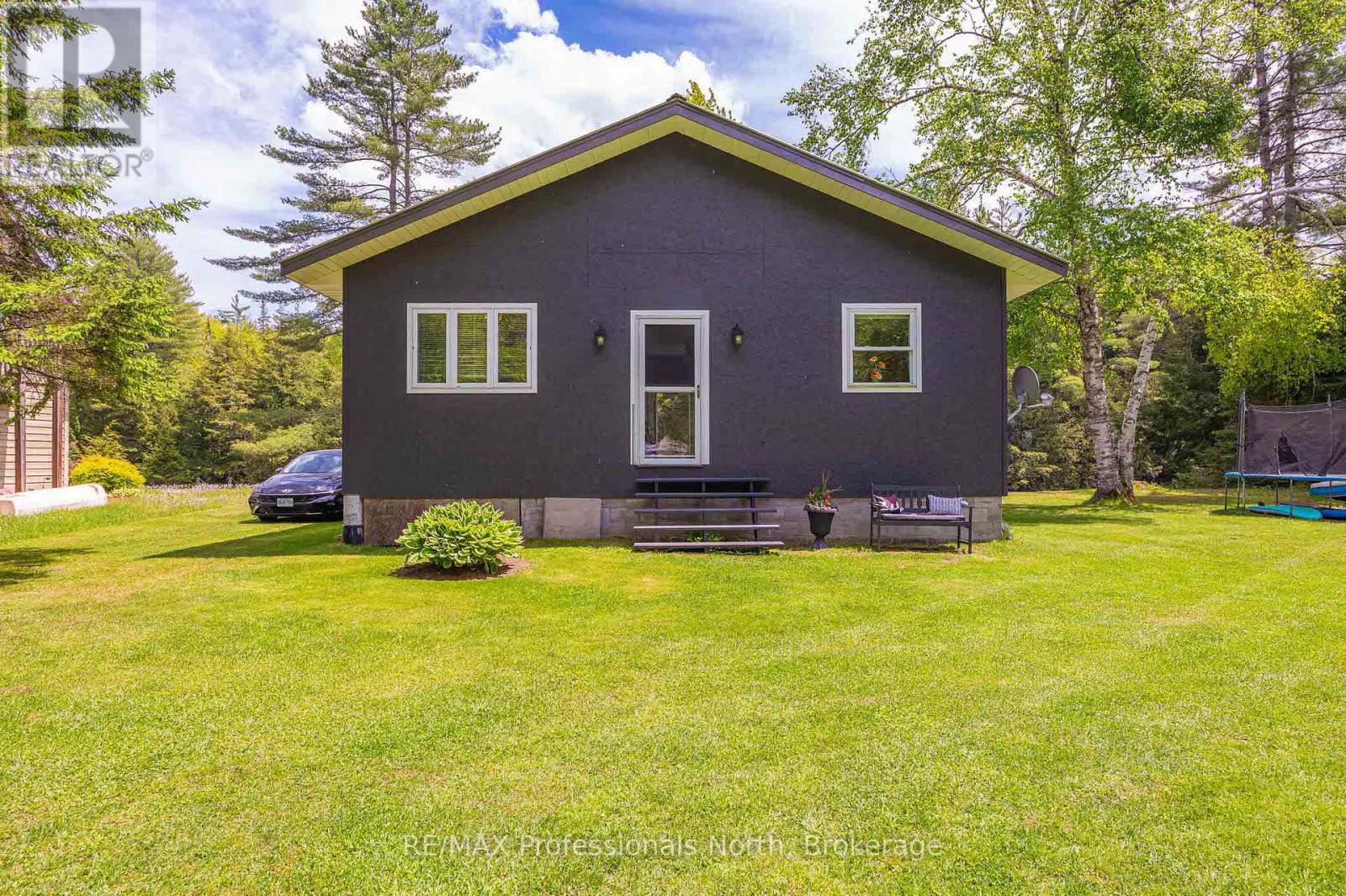 24 Relax Avenue, Kawartha Lakes, Ontario  K0M 2L0 - Photo 47 - X12191518