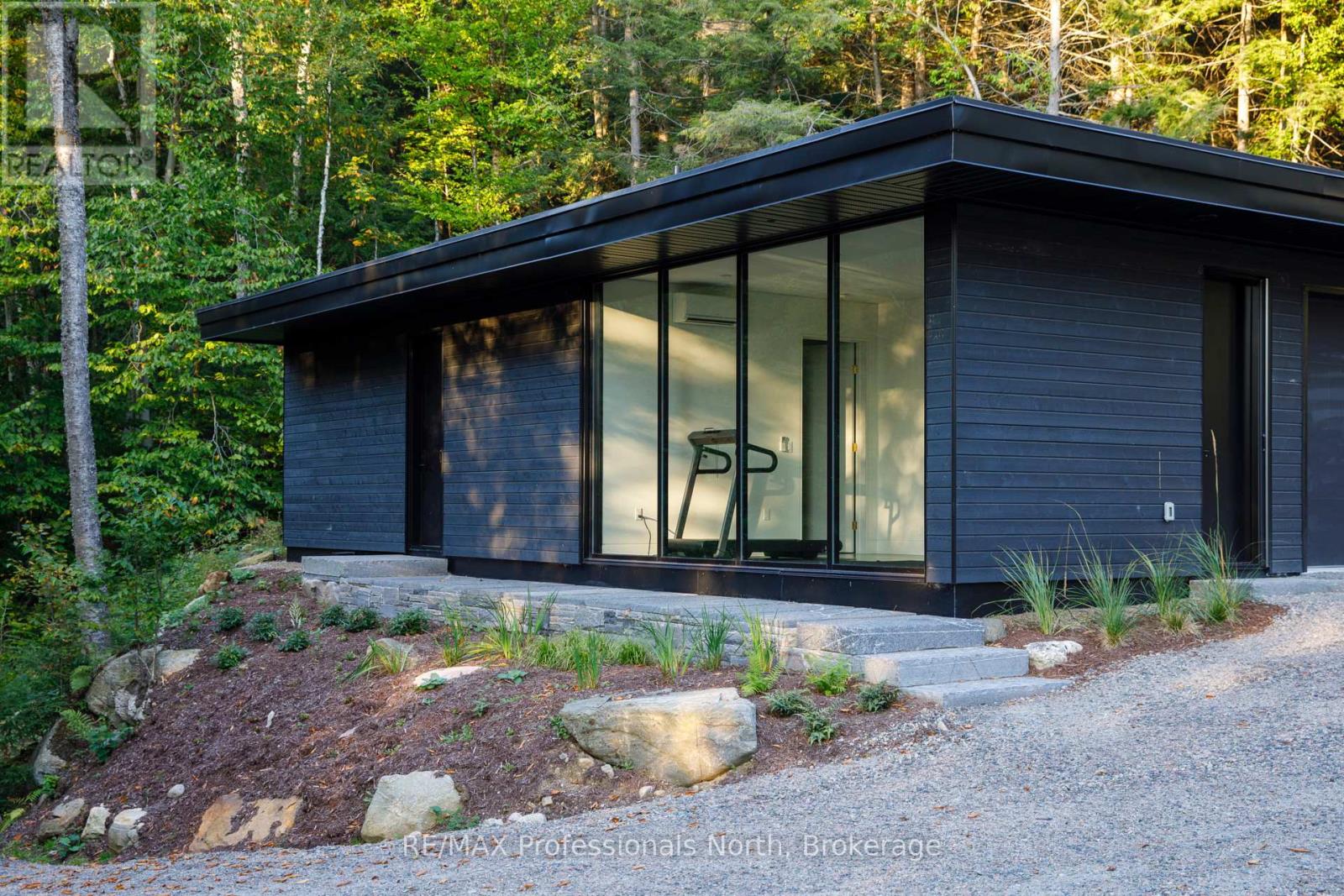 1298 Lipsy Lake Drive, Dysart Et Al, Ontario  K0M 1S0 - Photo 13 - X12191938