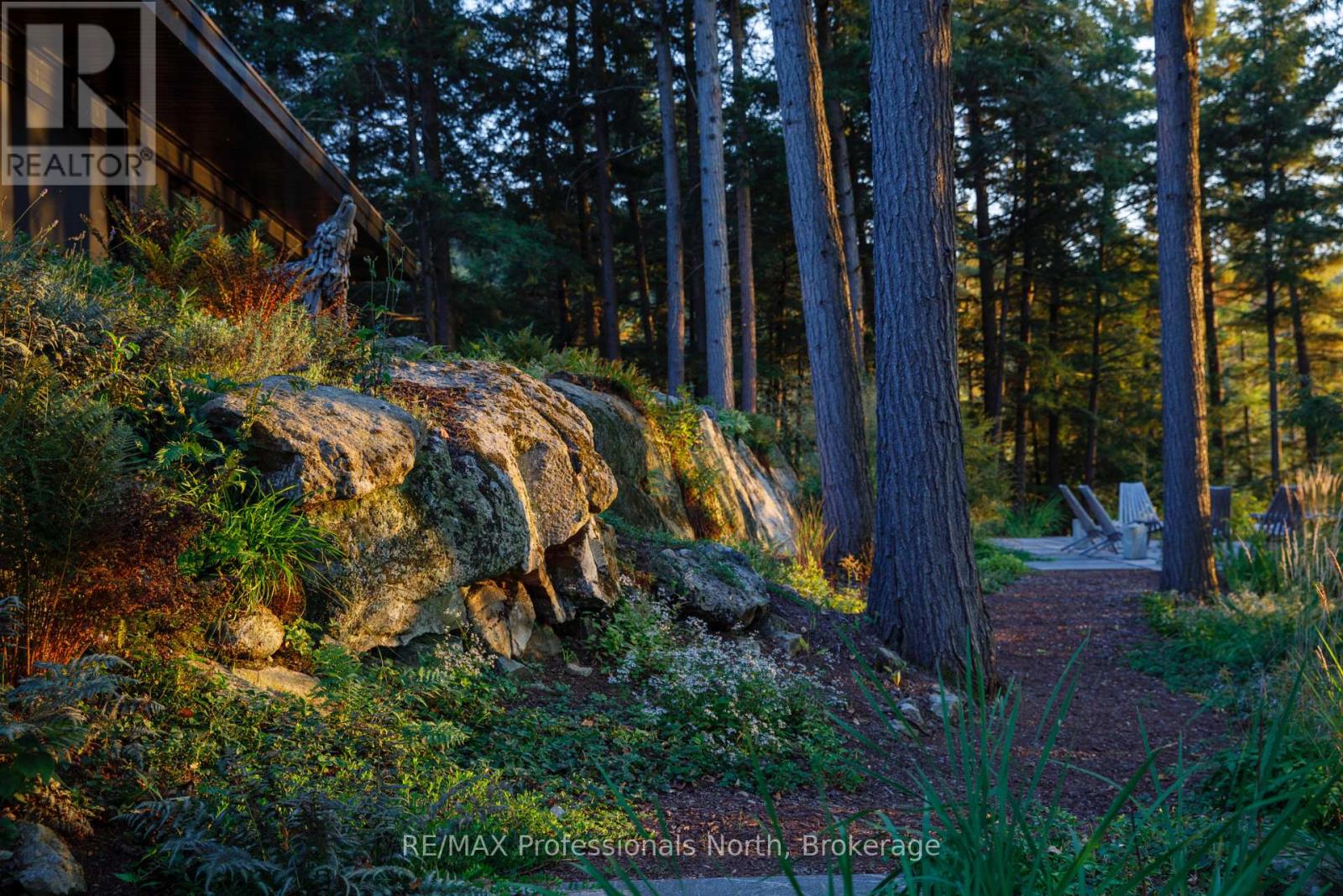 1298 Lipsy Lake Drive, Dysart Et Al, Ontario  K0M 1S0 - Photo 40 - X12191938