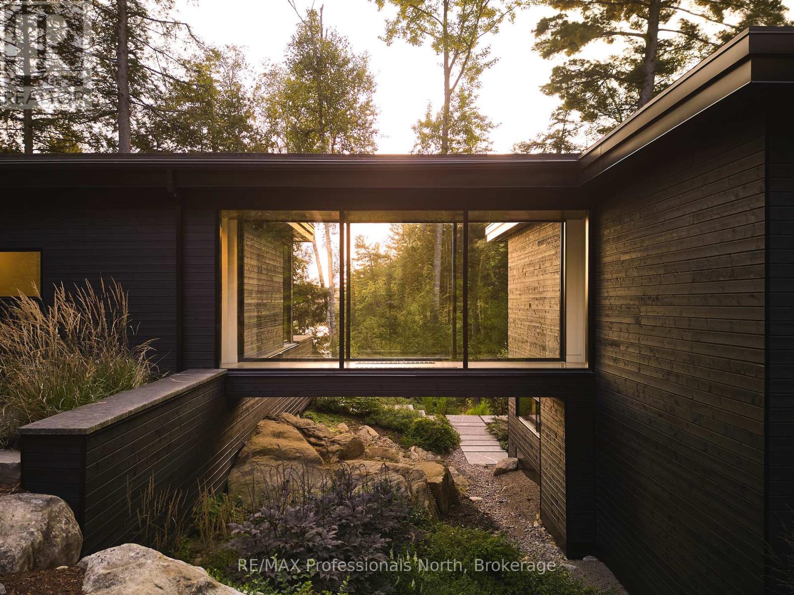 1298 Lipsy Lake Drive, Dysart Et Al, Ontario  K0M 1S0 - Photo 6 - X12191938