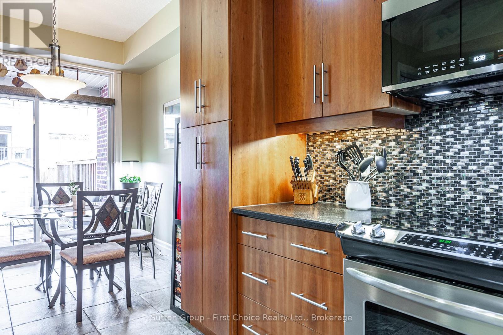 138 Oak Park Drive, Waterloo, Ontario  N2K 0B3 - Photo 10 - X12192151