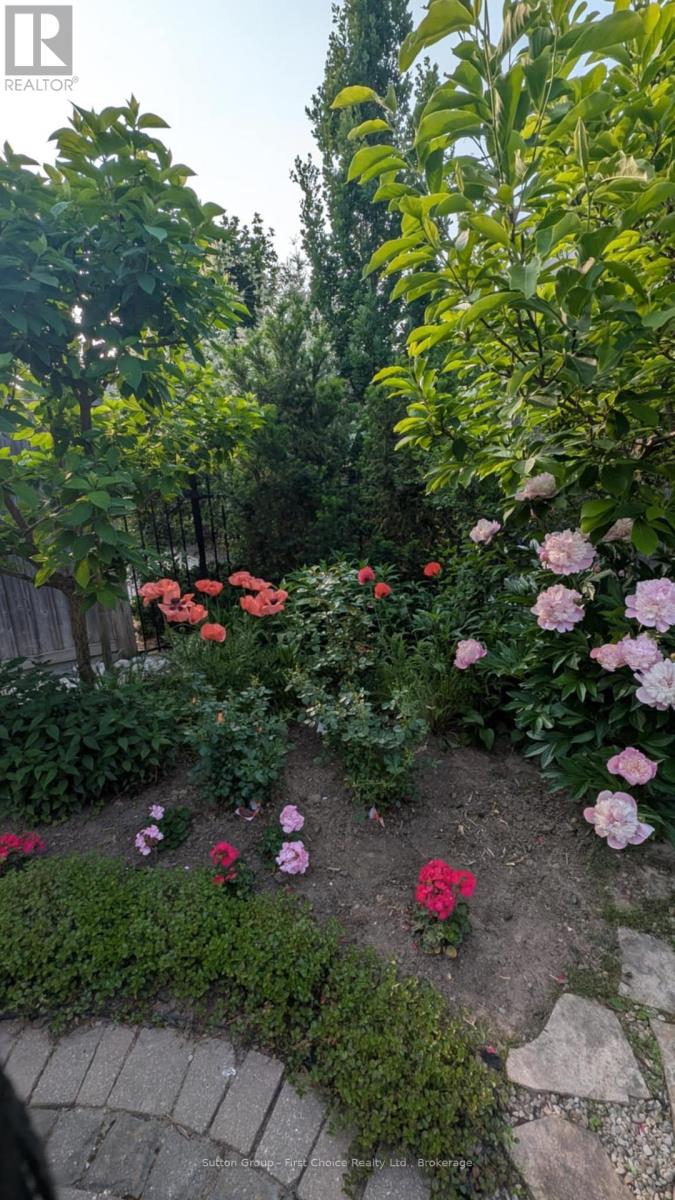138 Oak Park Drive, Waterloo, Ontario  N2K 0B3 - Photo 34 - X12192151