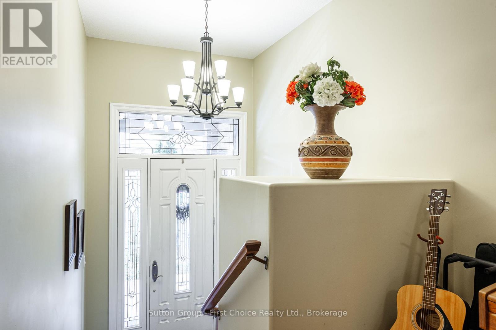 138 Oak Park Drive, Waterloo, Ontario  N2K 0B3 - Photo 4 - X12192151