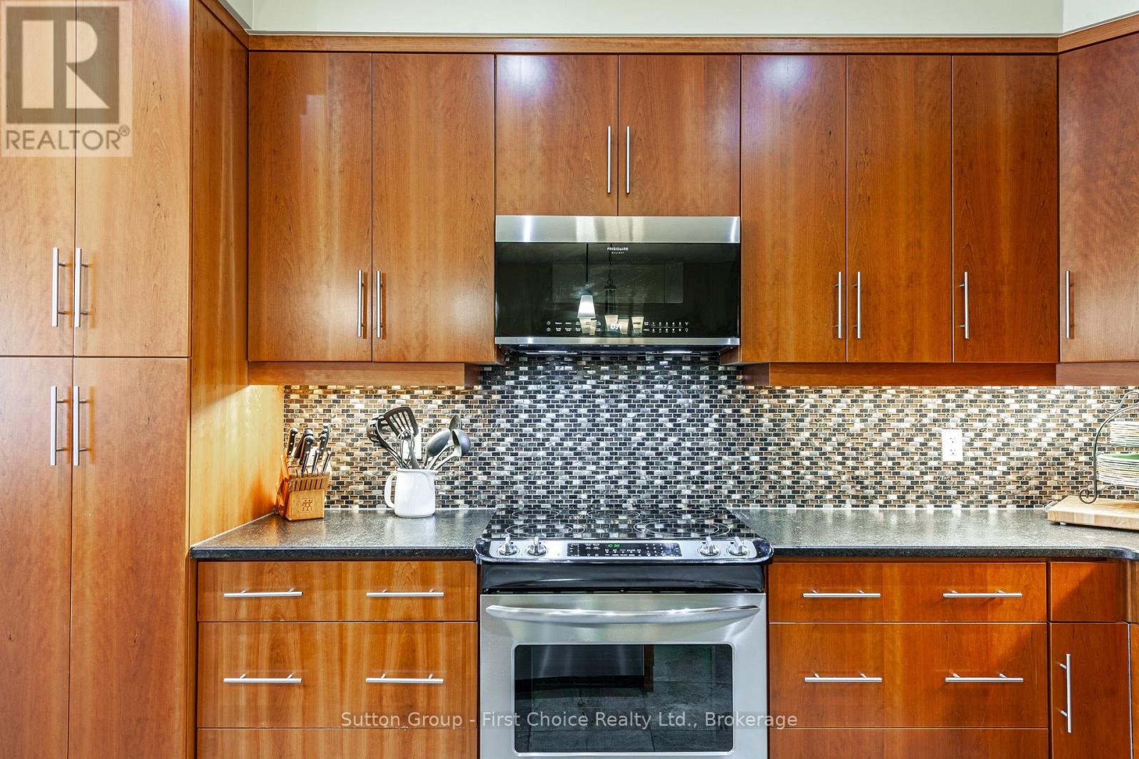 138 Oak Park Drive, Waterloo, Ontario  N2K 0B3 - Photo 9 - X12192151