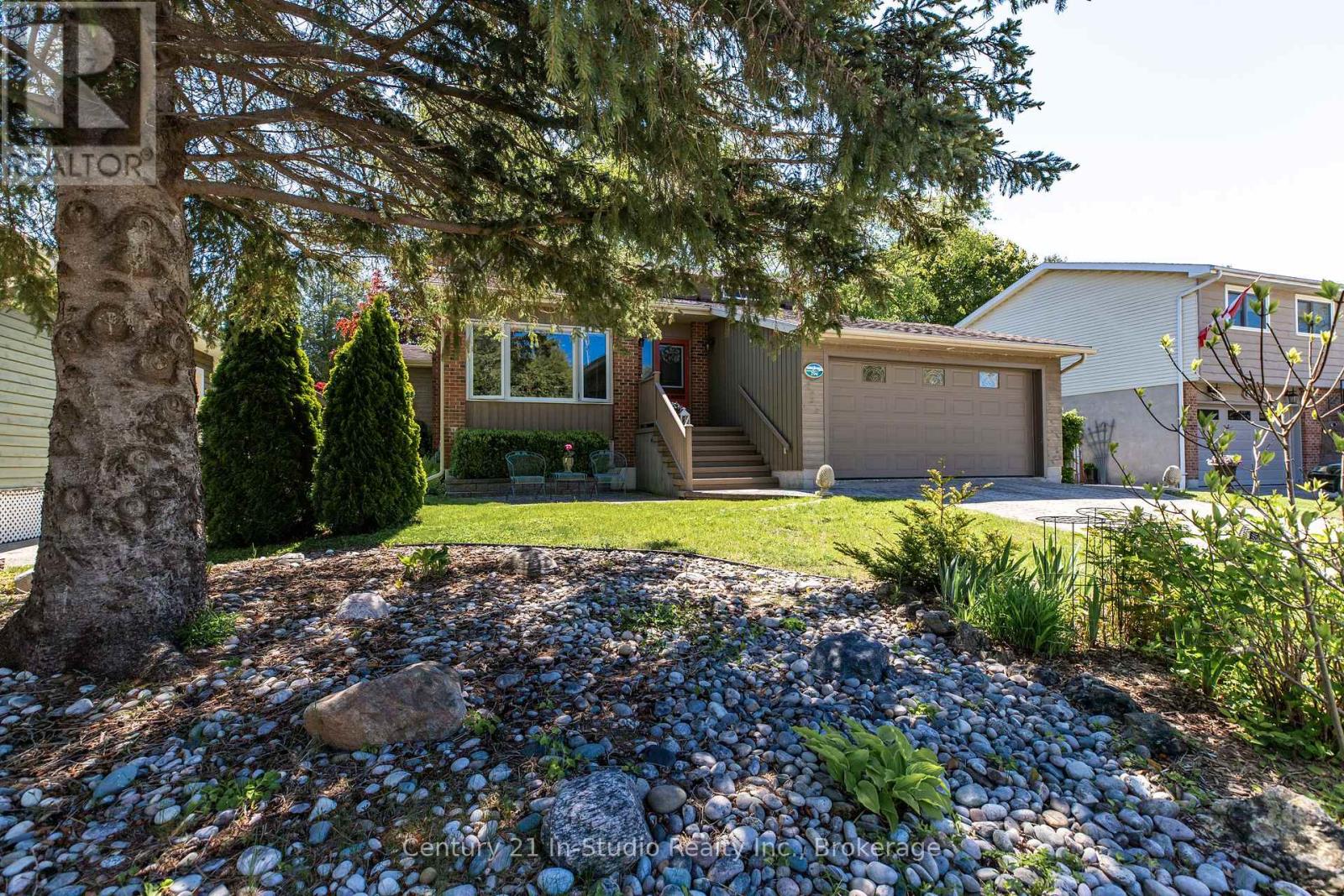 294 Albert Street S, Saugeen Shores, Ontario  N0H 2L0 - Photo 1 - X12192462