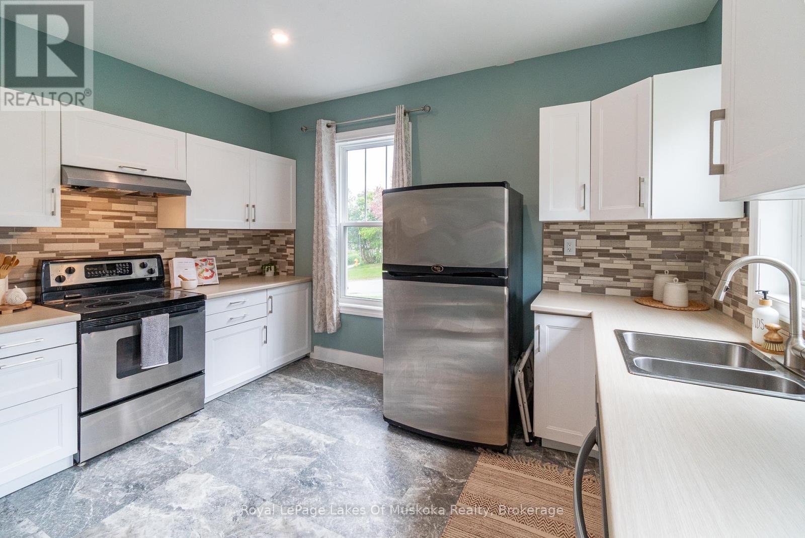 15 Lorne Street S, Huntsville, Ontario  P1H 1V6 - Photo 21 - X12192464