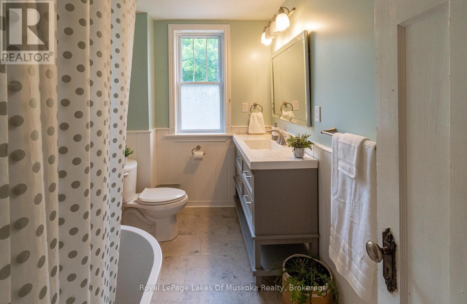 15 Lorne Street S, Huntsville, Ontario  P1H 1V6 - Photo 38 - X12192464