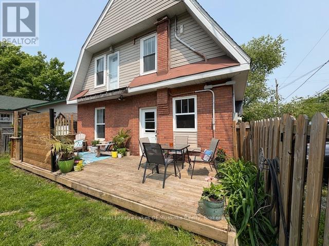15 Lorne Street S, Huntsville, Ontario  P1H 1V6 - Photo 5 - X12192464