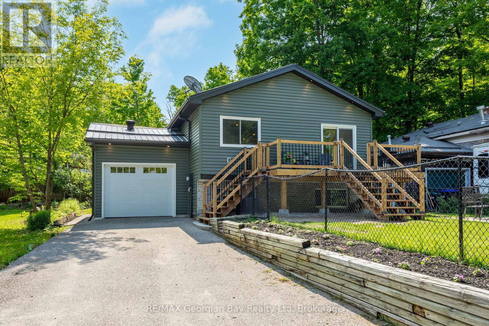 86 Mcarthur Drive, Penetanguishene, Ontario  L9M 1W9 - Photo 1 - S12192721