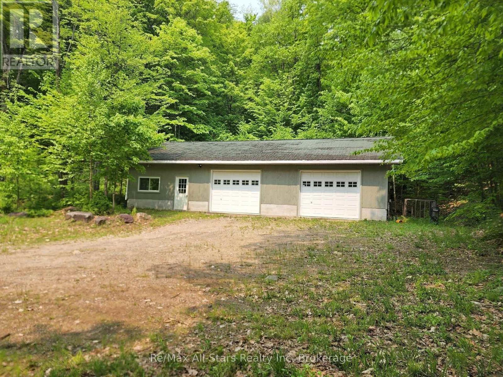 1028 Ronville Road, Lake Of Bays, Ontario  P0A 1H0 - Photo 5 - X12193186