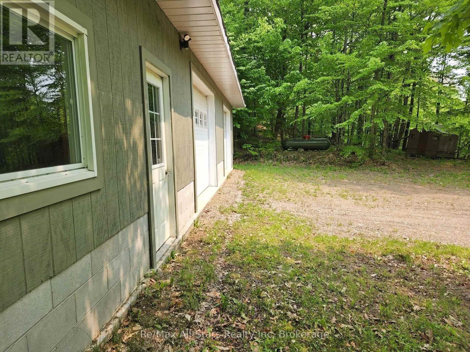 1028 Ronville Road, Lake Of Bays, Ontario  P0A 1H0 - Photo 6 - X12193186