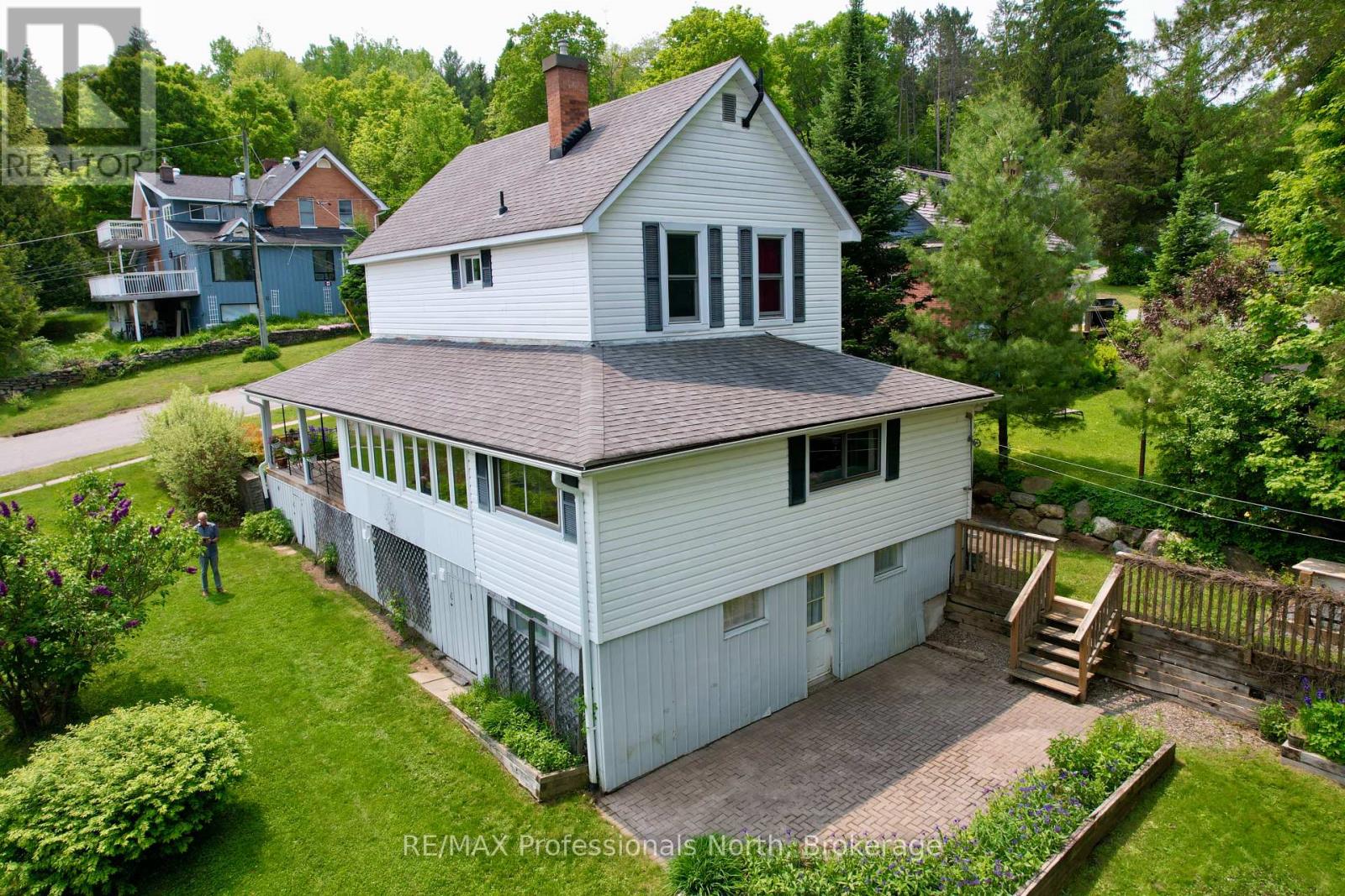 22 Lansdowne St W Street, Huntsville, Ontario  P1H 1W1 - Photo 3 - X12194249