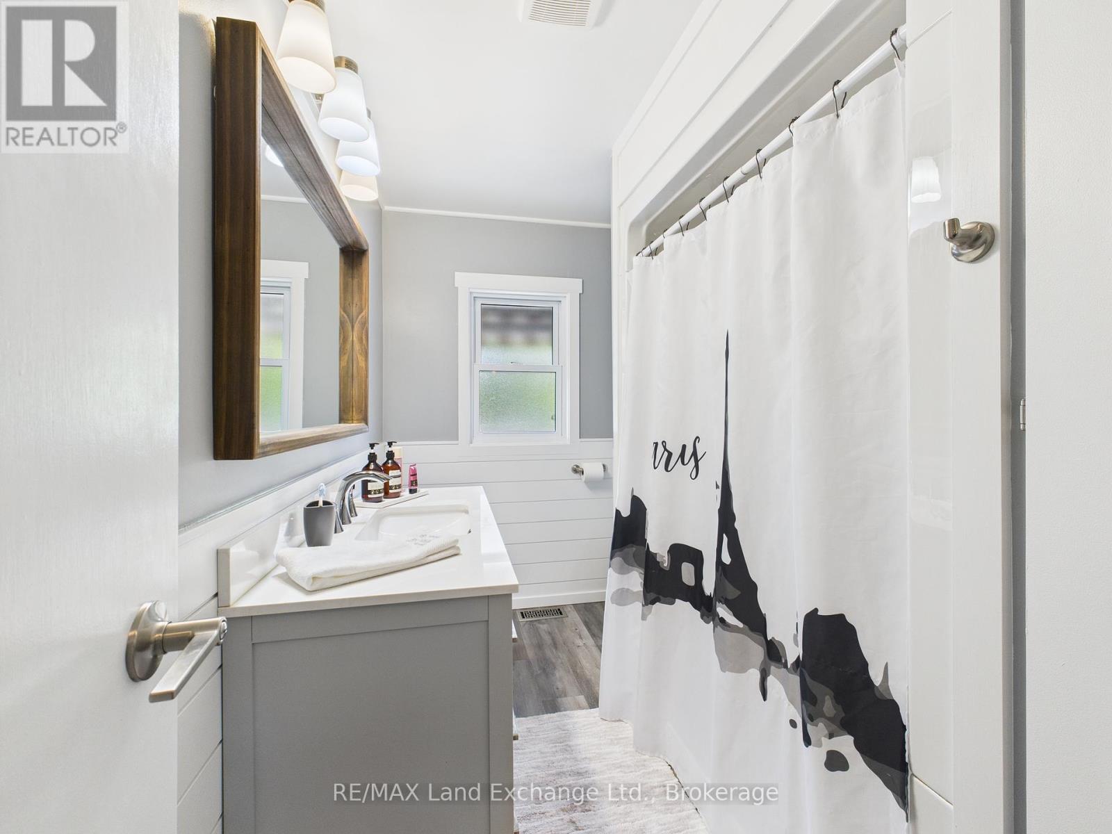 262 Gordon Street, Kincardine, Ontario  N2Z 2H5 - Photo 11 - X12194280